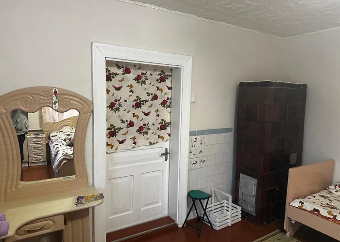 батьківська хатина *