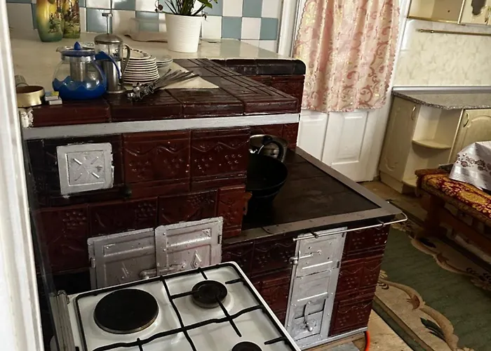 батьківська хатина *
